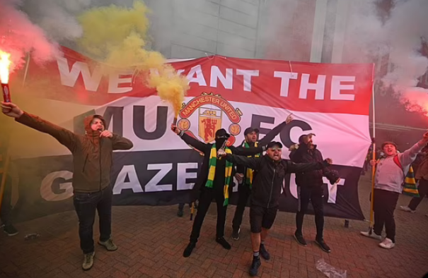 Manchester Uniteds fans planlægger at protestere igen, inden de spiller Liverpool