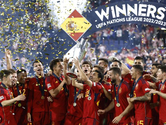 Unai Simóns heltegerninger får Spanien til at vinde UEFA Champions League på straffe